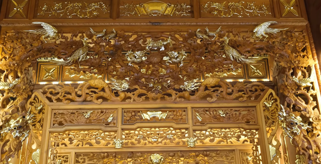 Chói mắt với hoa văn chạm khắc mạ vàng 24K &quot;ẩn mình&quot; trong căn nhà cổ tại Thanh Hóa - Ảnh 11.