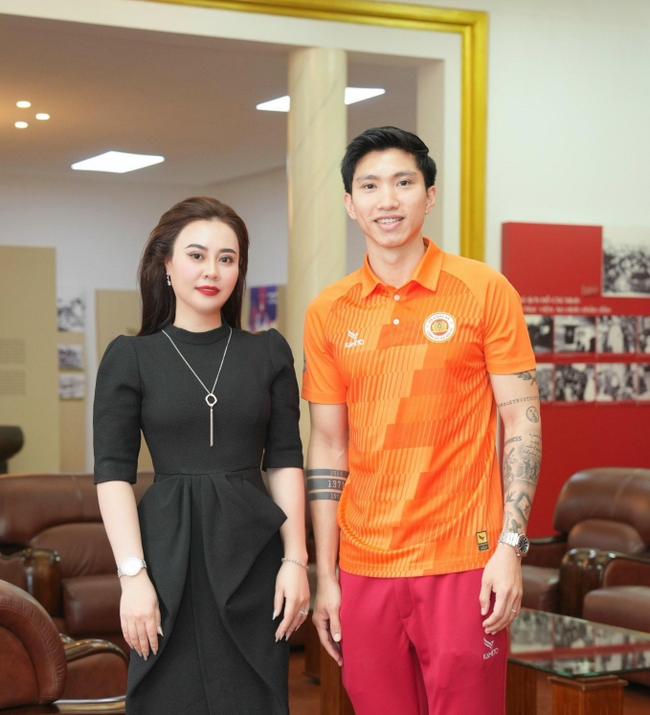 Hoa hậu Phan Kim Oanh hài hước nhận mình &quot;ăn gian&quot; chiều cao vẫn thua cầu thủ Đoàn Văn Hậu - Ảnh 5.
