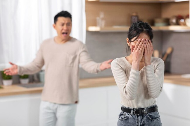 emotional-asian-husband-wife-having-fight-kitchen116547-36097-1712049134261416510588.jpg