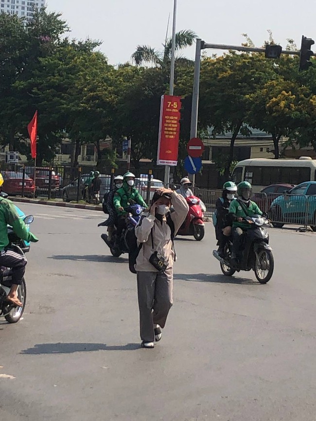 Trẻ em, người lớn chóng mặt, đau đầu vì di chuyển giữa 39 độ C, bác sĩ khuyên trước khi ra đường phải làm ngay những việc này để tránh lão hóa, ung thư da - Ảnh 5.