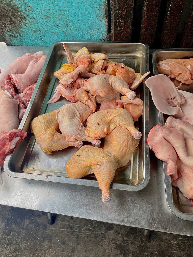 Sau hàng loạt vụ ngộ độc thực phẩm liên quan đến thịt gà: Các bà nội trợ rủ nhau làm 1 việc để phòng bệnh - Ảnh 4.