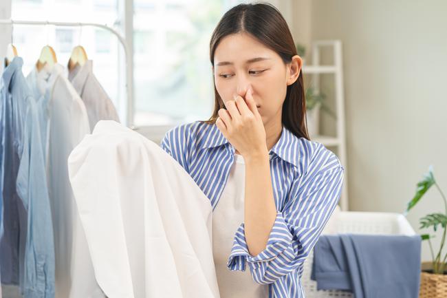 Những thói quen tưởng chừng vô hại nhưng khiến việc giặt giũ trở nên kém hiệu quả - Ảnh 2. Những thói quen tưởng chừng vô hại nhưng khiến việc giặt giũ trở nên kém hiệu quả - Ảnh 2.