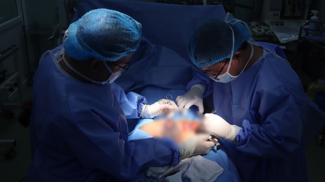 Vào chuồng đỡ đẻ cho heo, người đàn ông bị cắn nát dương vật - Ảnh 1. Vào chuồng đỡ đẻ cho heo, người đàn ông bị cắn nát dương vật - Ảnh 1.