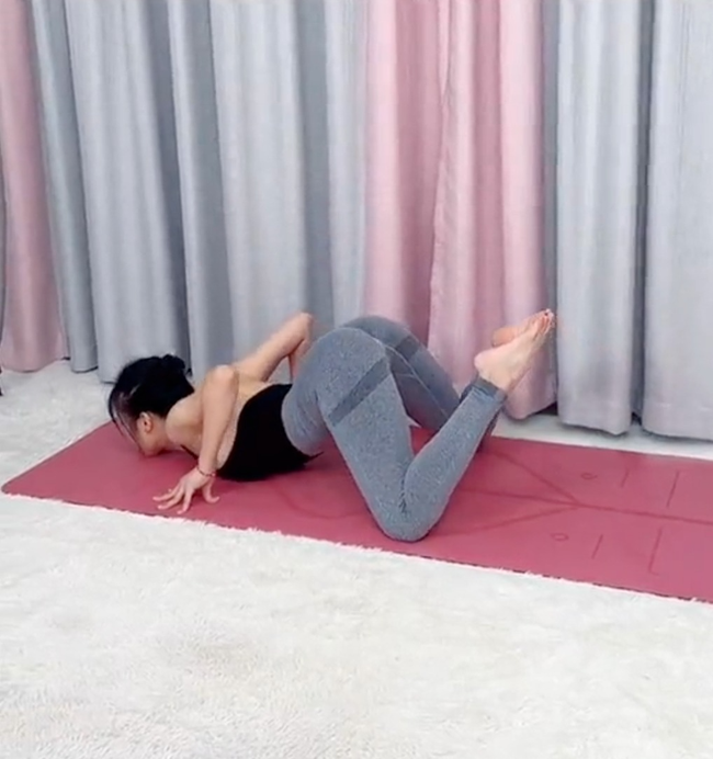 3 động tác Yoga càng tập càng trẻ lâu  - Ảnh 1.