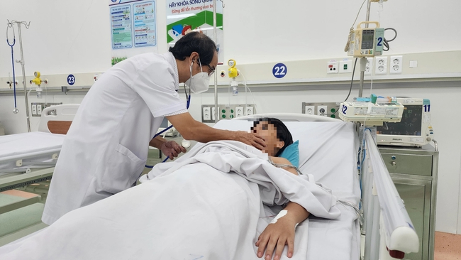 Vụ ngộ độc tại Đồng Nai: Đoàn bác sĩ Bệnh viện Nhi đồng 1 TP HCM đến hỗ trợ - Ảnh 1.