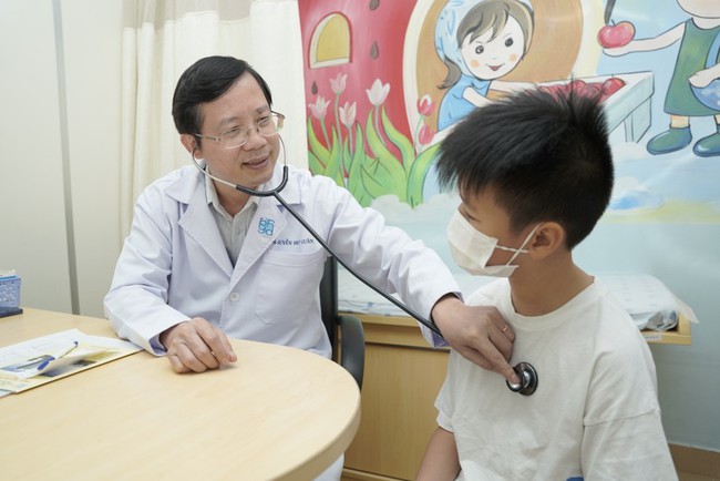 Phòng ngừa bệnh hô hấp cho trẻ khi thời tiết thất thường - Ảnh 1.