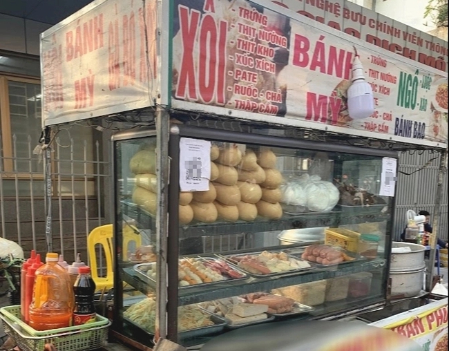 Rùng mình bánh mì pate, bánh mì ruốc thịt bán đầy đường phố... tiềm ẩn nguy cơ ngộ độc thực phẩm - Ảnh 5.