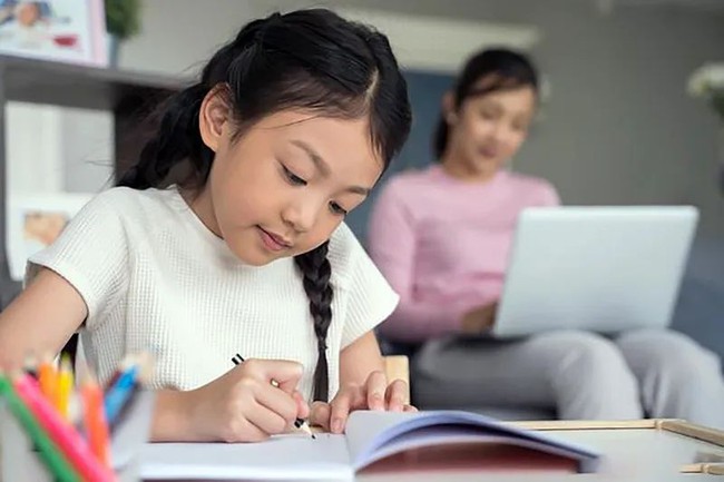 4 thói quen học tập tốt thường xuất hiện ở những đứa trẻ học giỏi - Ảnh 1.