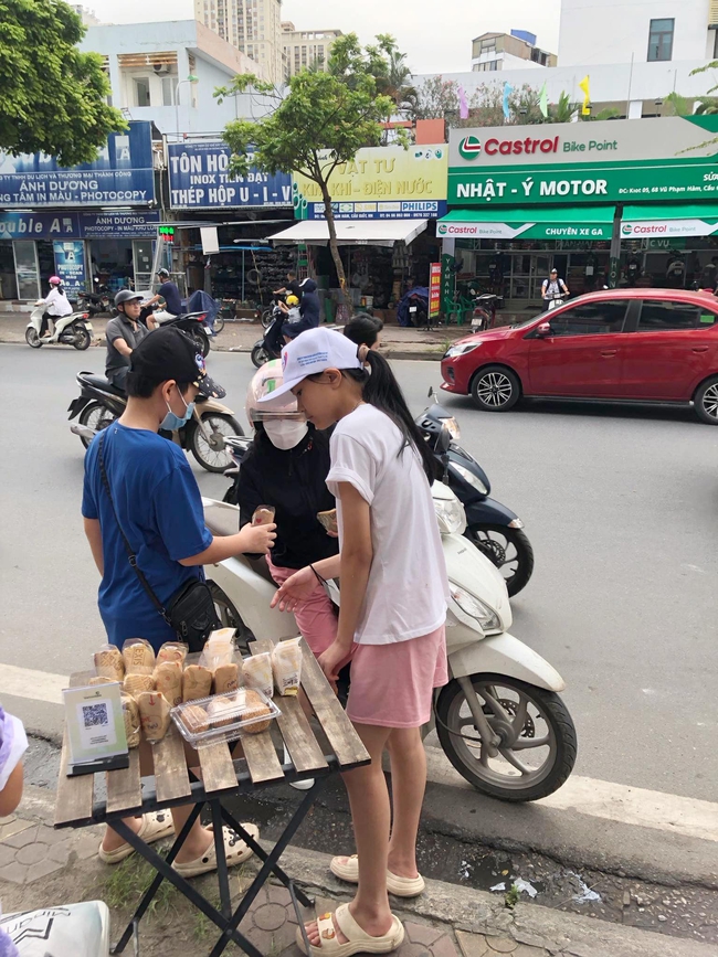 Tiệm bánh nhỏ xinh của cậu bé lớp 7: Dậy từ 5 giờ sáng để làm bánh, bán 60 chiếc trong buổi sáng, được mẹ ủng hộ hết lòng với đam mê &quot;khởi nghiệp&quot; - Ảnh 6.