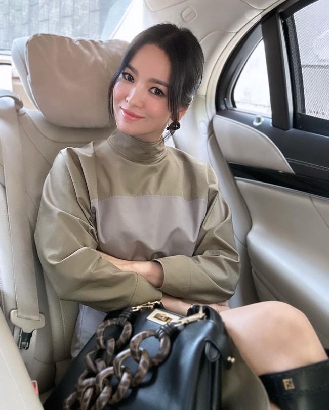 Thua về chiều cao, Song Hye Kyo vẫn &quot;bén&quot; hơn Phạm Thanh Hằng khi đụng hàng nhờ 1 chi tiết - Ảnh 4.