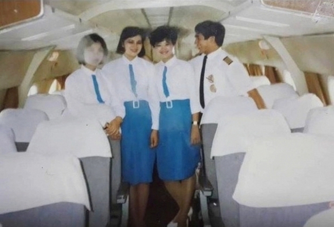 Nhìn lại trang phục của tiếp viên hàng không Vietnam Airlines qua các thời kỳ - Ảnh 3.