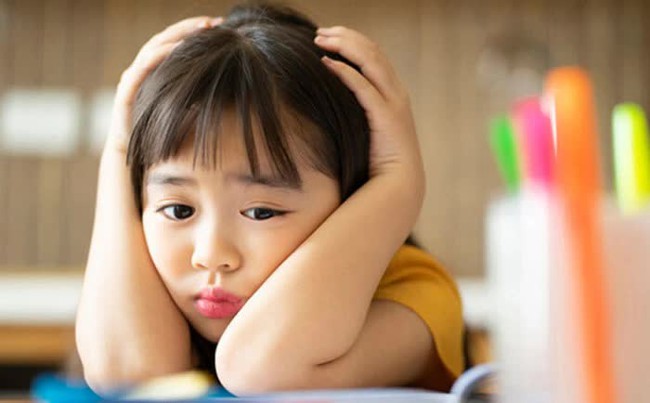 Cha mẹ cần nhắc nhở con: Đi ra ngoài nếu gặp 3 kiểu người này nhất định phải né - Ảnh 1.