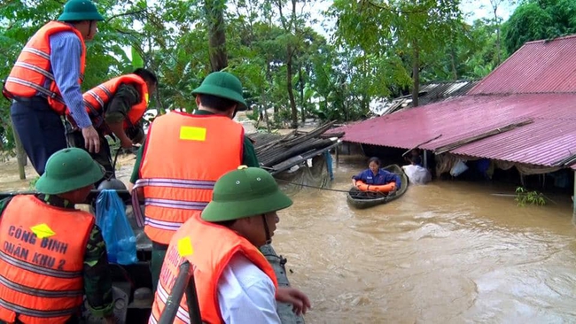 Bão quét đến đâu, cuốn trôi đến đấy, nhưng tình người, lòng dân vẫn luôn ở đó! - Ảnh 8.