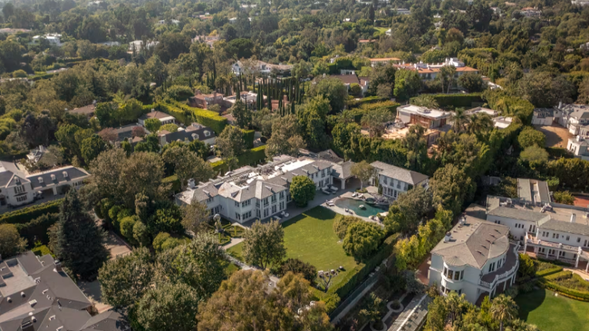 SHOCK: Diddy's $40 million home in Los Angeles has a "cave", underwater tunnel and more - Photo 2.