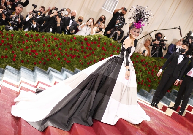 Sao phim "Sex and the City" và 12 khoảnh khắc để đời tại Met Gala- Ảnh 2.