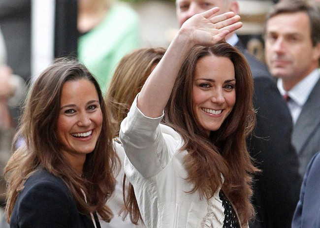 The close sisterly bond between Princess Kate and her sister Pippa Middleton through the interesting similarities between Princess Charlotte and her cousin - Photo 1.