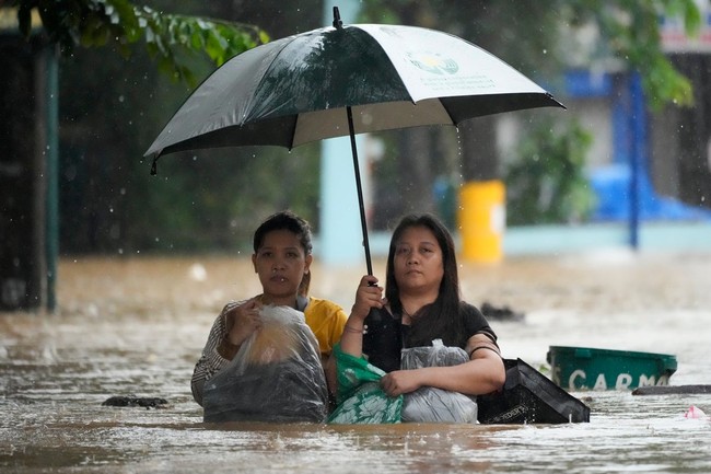 Yagi có thể là cơn bão lớn nhất thế giới năm 2024: Cả châu Á “nín thở” trước siêu bão, trường học đóng cửa, chuyến bay bị hoãn, hàng loạt quốc gia đưa ra cảnh báo - Ảnh 6.