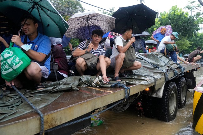 Yagi có thể là cơn bão lớn nhất thế giới năm 2024: Cả châu Á “nín thở” trước siêu bão, trường học đóng cửa, chuyến bay bị hoãn, hàng loạt quốc gia đưa ra cảnh báo - Ảnh 5.