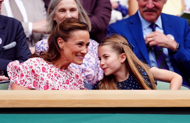 The close sisterly bond between Princess Kate and her sister Pippa Middleton through the interesting similarities between Princess Charlotte and her cousin - Photo 2.