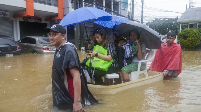 Yagi có thể là cơn bão lớn nhất thế giới năm 2024: Cả châu Á “nín thở” trước siêu bão, trường học đóng cửa, chuyến bay bị hoãn, hàng loạt quốc gia đưa ra cảnh báo - Ảnh 4.