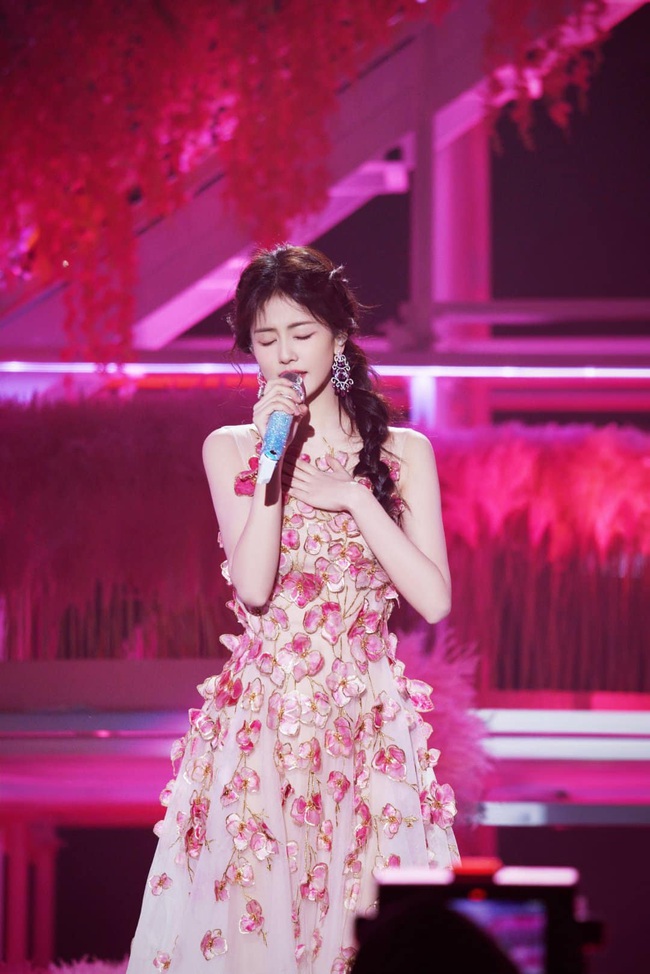 Màn ảnh Hoa ngữ có nàng "công chúa" đi lạc vào nhân gian: Nhan sắc phong thần gây sốt MXH - Ảnh 8.