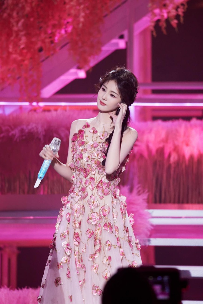 Màn ảnh Hoa ngữ có nàng "công chúa" đi lạc vào nhân gian: Nhan sắc phong thần gây sốt MXH - Ảnh 7.