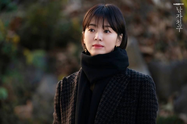 Song Hye Kyo như &quot;sách mẫu” của tóc bob ngắn: Từ thanh lịch đến cá tính qua từng thời kỳ - Ảnh 8.