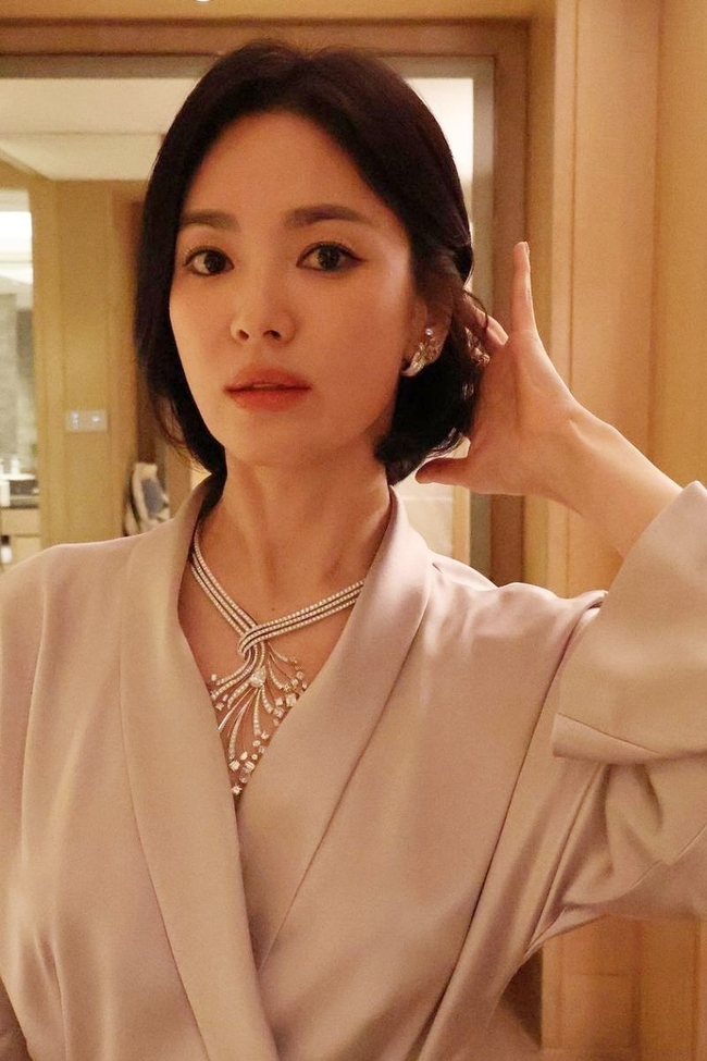 Song Hye Kyo như &quot;sách mẫu” của tóc bob ngắn: Từ thanh lịch đến cá tính qua từng thời kỳ - Ảnh 1.