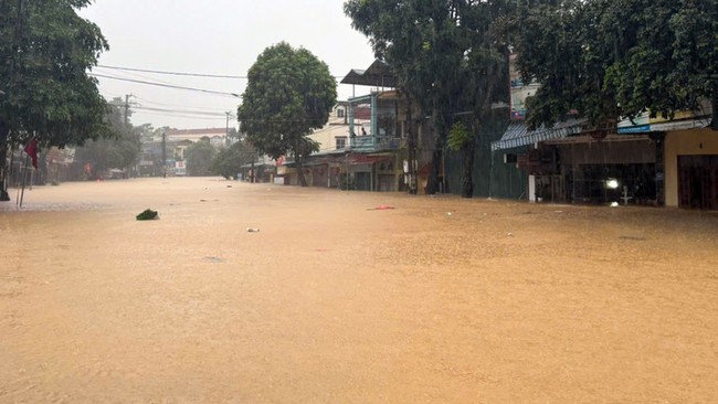 Lũ tại Hà Giang có thể phá đỉnh lịch sử, nhiều nơi gần ngập tầng 2: Những hình ảnh xót xa! - Ảnh 9.