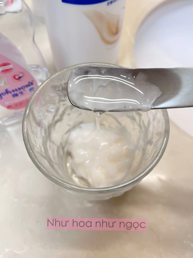 Từng bỏ tiền triệu đi hấp tóc mỗi tuần, cuối cùng phát hiện ra bí quyết chỉ bằng… dầu em bé - Ảnh 4.