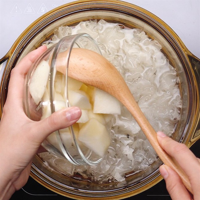 Cứ sang thu mẹ lại dặn tôi nấu món cháo này ăn mỗi tối vì tốt ngang &quot;kem dưỡng ẩm tự nhiên&quot;, lại còn bổ phổi, tiêu hóa trơn tru - Ảnh 1.