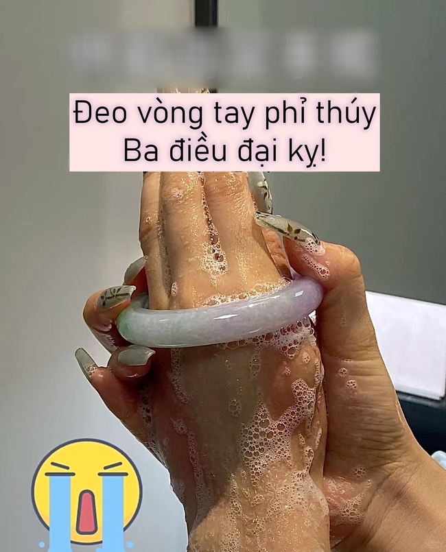 Vì sao hội phú bà Trung Quốc không vòng phỉ thúy ở tay phải? - Ảnh 1.