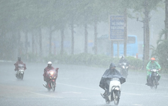 Hà Nội vừa mưa, nhiều nơi đã lại ngập - Ảnh 3. Hà Nội vừa mưa, nhiều nơi đã lại ngập - Ảnh 3.