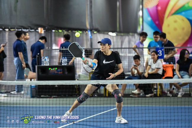 "Bà ngoại mê pickleball", cô Văn Thùy Dương cứ "đánh pick" là làm 1 việc để giảm căng cơ, đến con dâu cũng phải bái phục - Ảnh 5. "Bà ngoại mê pickleball", cô Văn Thùy Dương cứ "đánh pick" là làm 1 việc để giảm căng cơ, đến con dâu cũng phải bái phục - Ảnh 5.