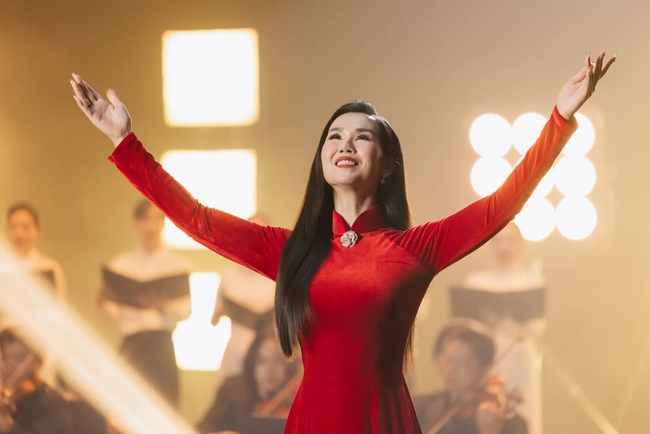 Ngoài giảm cân, đây là "vũ khí đáng gờm" nhất giúp Võ Hạ Trâm ngày càng xinh đẹp, rạng rỡ như chưa từng sinh nở - Ảnh 4. Ngoài giảm cân, đây là "vũ khí đáng gờm" nhất giúp Võ Hạ Trâm ngày càng xinh đẹp, rạng rỡ như chưa từng sinh nở - Ảnh 4.