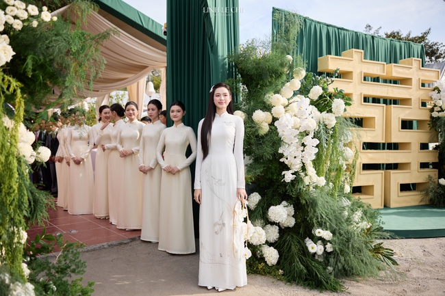 HH Đỗ Hà ăn hỏi: Cô dâu đặt 21 bộ áo dài, riêng áo dài cưới từ tên gọi đã mang ý nghĩa đặc biệt - Ảnh 7. HH Đỗ Hà ăn hỏi: Cô dâu đặt 21 bộ áo dài, riêng áo dài cưới từ tên gọi đã mang ý nghĩa đặc biệt - Ảnh 7.