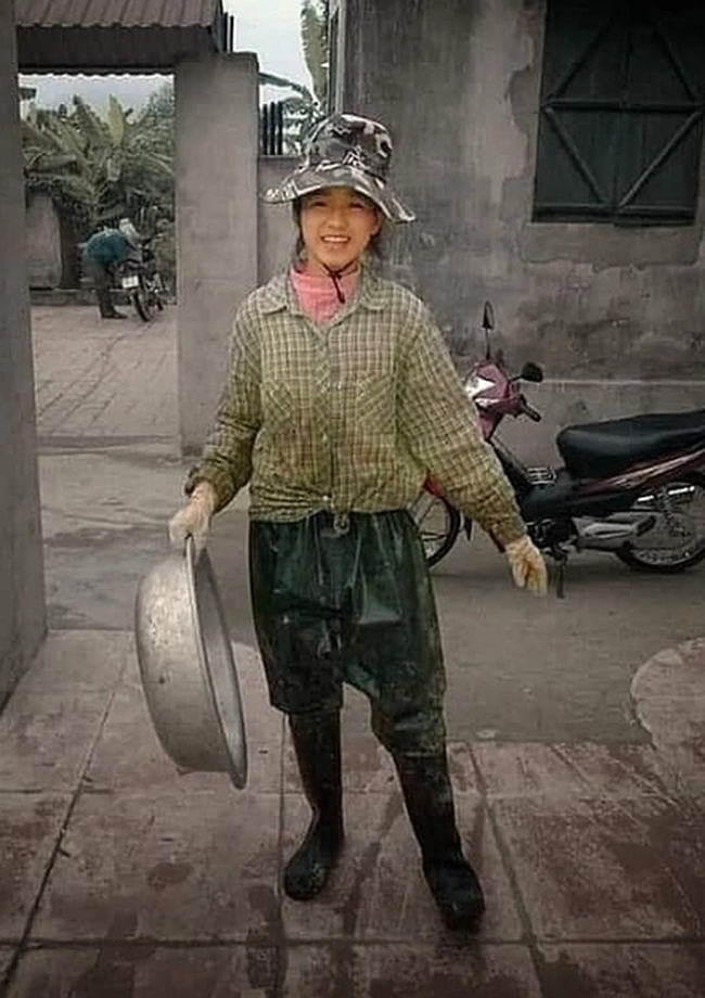 Hoa hậu Đỗ Thị Hà từng bật khóc khi nhìn 1 bức ảnh, xem mà phải khen: Cha mẹ dạy thật khéo! - Ảnh 2. Hoa hậu Đỗ Thị Hà từng bật khóc khi nhìn 1 bức ảnh, xem mà phải khen: Cha mẹ dạy thật khéo! - Ảnh 2.