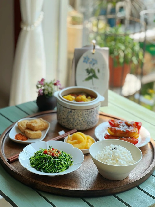 Mâm cơm mùa thu thơm ngọt: 4 món đơn giản mà "chạm vị" nhà, ai ăn cũng khen ngon - Ảnh 1. Mâm cơm mùa thu thơm ngọt: 4 món đơn giản mà "chạm vị" nhà, ai ăn cũng khen ngon - Ảnh 1.
