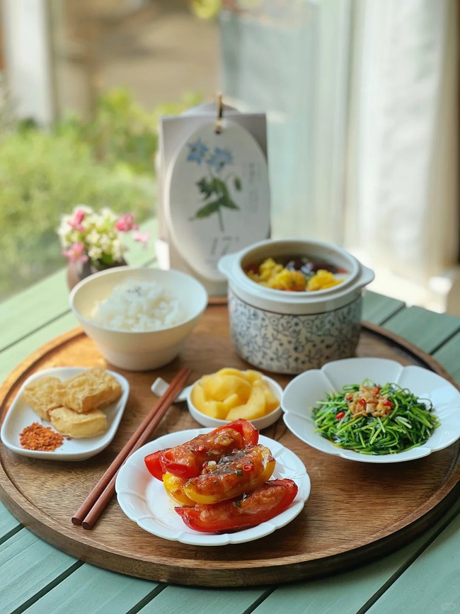 Mâm cơm mùa thu thơm ngọt: 4 món đơn giản mà "chạm vị" nhà, ai ăn cũng khen ngon - Ảnh 6. Mâm cơm mùa thu thơm ngọt: 4 món đơn giản mà "chạm vị" nhà, ai ăn cũng khen ngon - Ảnh 6.