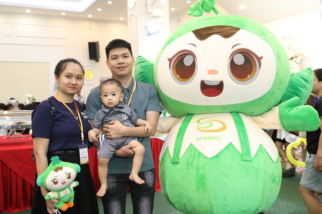 Những bông hoa nở muộn vẫn rực rỡ: Khi phụ nữ tỏa sáng nhất là lúc được làm mẹ - Ảnh 3. Những bông hoa nở muộn vẫn rực rỡ: Khi phụ nữ tỏa sáng nhất là lúc được làm mẹ - Ảnh 3.