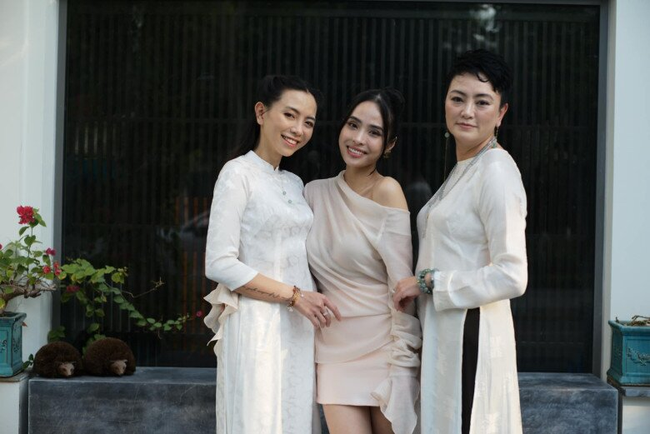 Cặp chị dâu - em chồng hot nhất MXH Ca nương Kiều Anh và Đặng Tiểu Tô Sa: Em chồng vừa sinh con tại Úc, chị dâu vội bay sang thăm nom - Ảnh 3. Cặp chị dâu - em chồng hot nhất MXH Ca nương Kiều Anh và Đặng Tiểu Tô Sa: Em chồng vừa sinh con tại Úc, chị dâu vội bay sang thăm nom - Ảnh 3.
