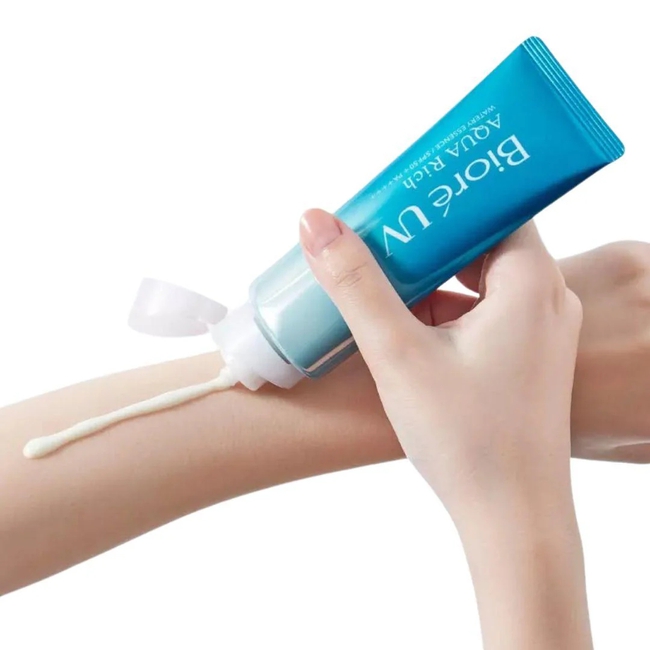 5 lọ kem chống nắng bình dân dễ tìm mua ở Việt Nam, được yêu thích từ năm này qua năm khác - Ảnh 6.