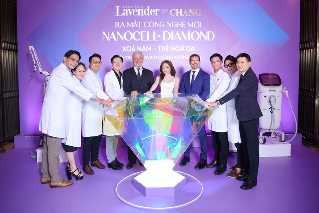 Nhã Phương bầu 5 tháng vẫn quyến rũ với đầm bó sát - Ảnh 1. Nhã Phương bầu 5 tháng vẫn quyến rũ với đầm bó sát - Ảnh 1.
