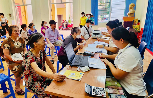 Trợ cấp nghỉ hưu tăng gấp 4 lần: Ai được thụ hưởng? Người lao động có thể an tâm về tuổi già ra sao? - Ảnh 1. Trợ cấp nghỉ hưu tăng gấp 4 lần: Ai được thụ hưởng? Người lao động có thể an tâm về tuổi già ra sao? - Ảnh 1.