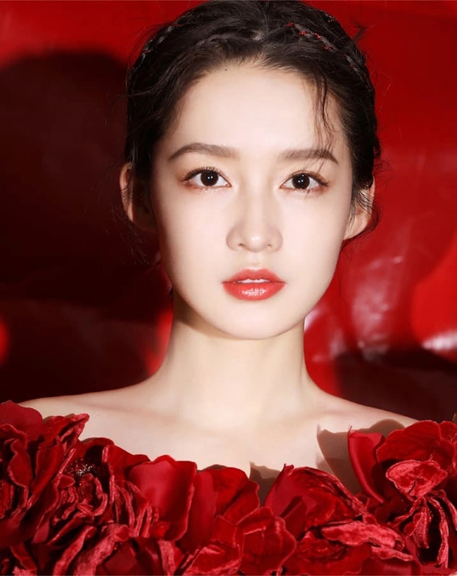 Đừng mài xương hay tiêm botox! 6 mỹ nhân này đang chứng minh cho bạn thấy khuôn mặt vuông sẽ quyến rũ hơn, lại còn trẻ cực lâu! - Ảnh 2. Đừng mài xương hay tiêm botox! 6 mỹ nhân này đang chứng minh cho bạn thấy khuôn mặt vuông sẽ quyến rũ hơn, lại còn trẻ cực lâu! - Ảnh 2.