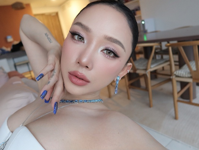 Ngắm qua nhà mới của Tóc Tiên, phát hiện bộ ghế cực xinh yê, món decor "đinh" của giới sành nhà đẹp - Ảnh 1. Ngắm qua nhà mới của Tóc Tiên, phát hiện bộ ghế cực xinh yê, món decor "đinh" của giới sành nhà đẹp - Ảnh 1.