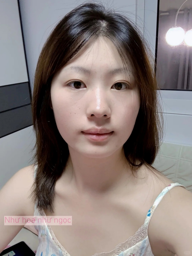 Tôi bất ngờ vì dùng serum collagen kèm cây lăn kim, gương mặt mộc của tôi “lên hương” rõ rệt - Ảnh 9.
