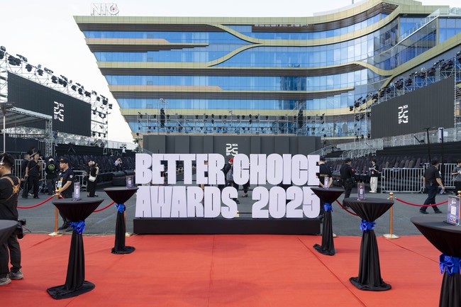 Thảm đỏ Better Choice Awards 2025 ngay lúc này có những ai?  - Ảnh 1.