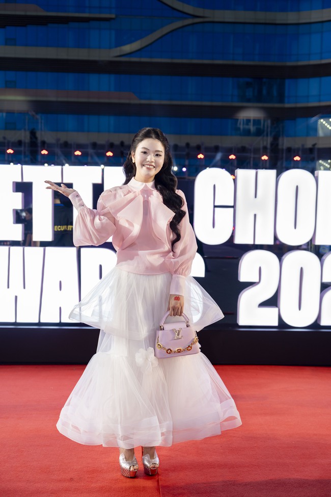 Thảm đỏ Better Choice Awards 2025 ngay lúc này có những ai?  - Ảnh 3.