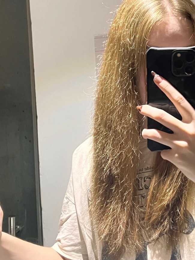 Liệu phần tóc chẻ ngọn có thể tự phục hồi nếu không cắt không? - Ảnh 1.